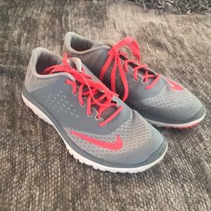 Nike || Nike Fitsole sneakers